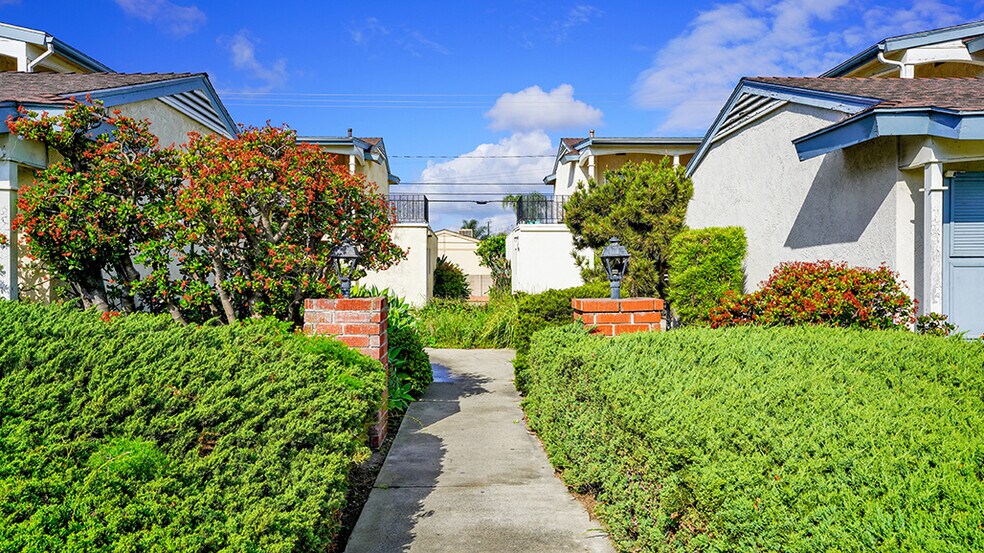 More Photos Of 12561 Camus Ln, Garden Grove Apartments For Sale