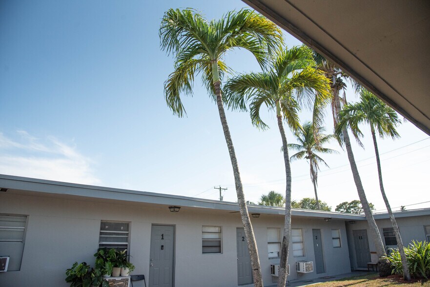 More Photos Of 821-825 NW 10th Ter, Fort Lauderdale Apartments For Sale