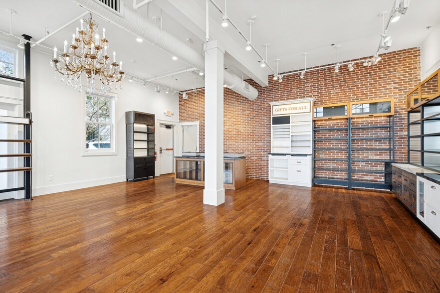 More Photos Of 4000 Magazine St, New Orleans General Retail For Lease