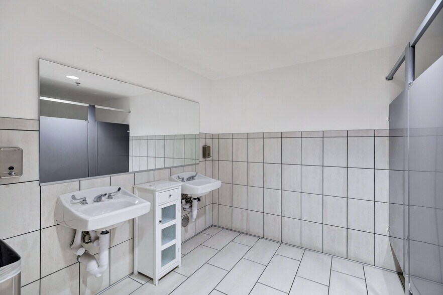 More Photos Of 2727 N 3rd St, Phoenix Office For Sale