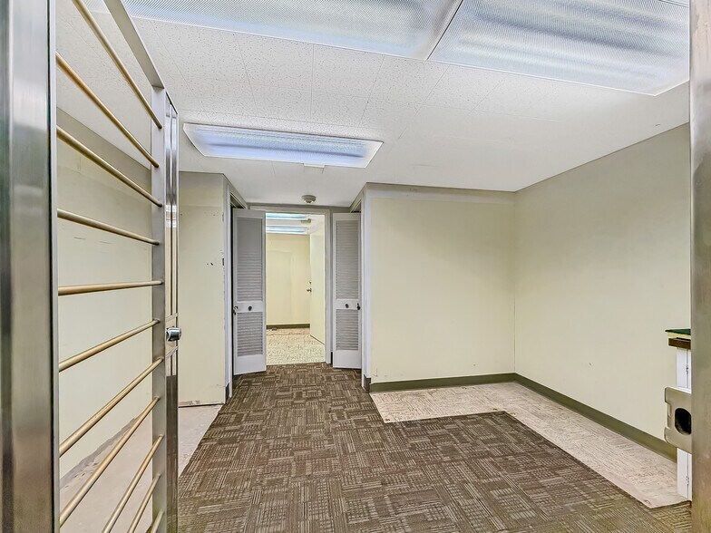 More Photos Of 1031 US Highway 181, Portland Bank For Lease