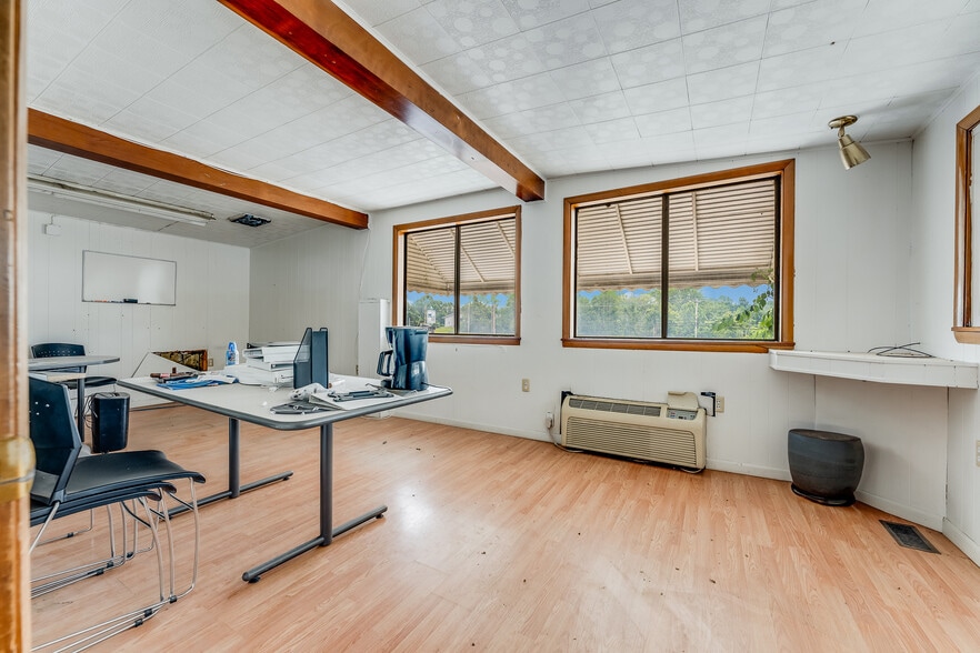 More Photos Of 25 Opal Dr, Fairmont Warehouse For Sale