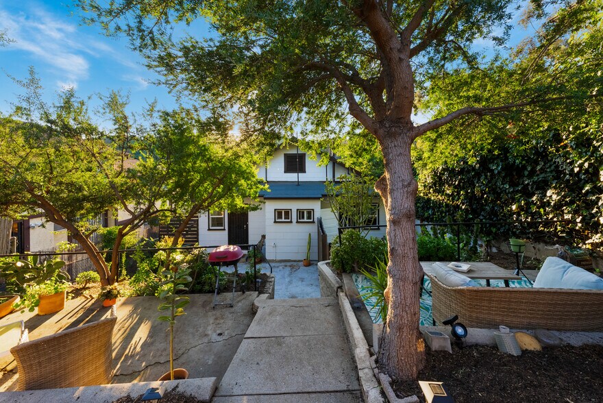 More Photos Of 534 Casanova St, Los Angeles Apartments For Sale