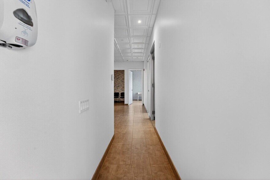 More Photos Of 3075 Hospital Gate, Oakville Medical For Lease