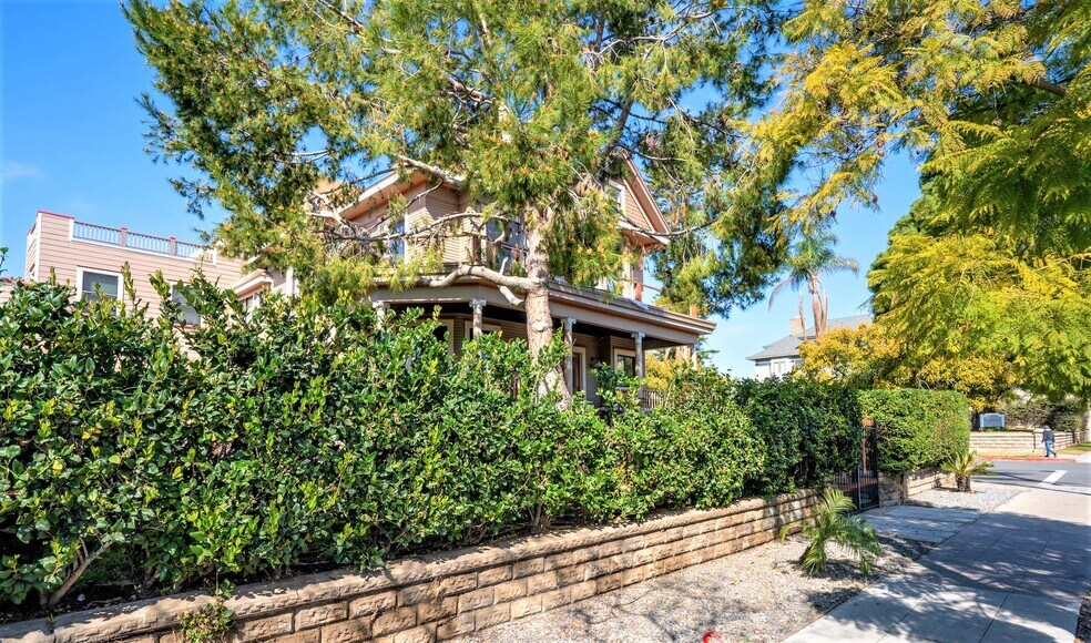 More Photos Of 838 25th St, San Diego Office For Lease