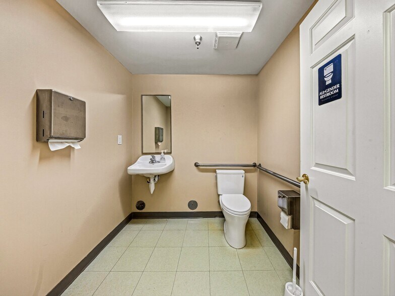 More Photos Of 64 Clingman Ave, Asheville Office For Sale