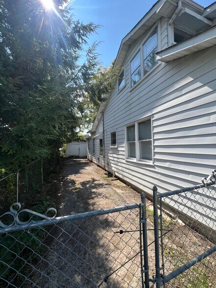 More Photos Of 615 S Washington St, Maryville Office For Sale