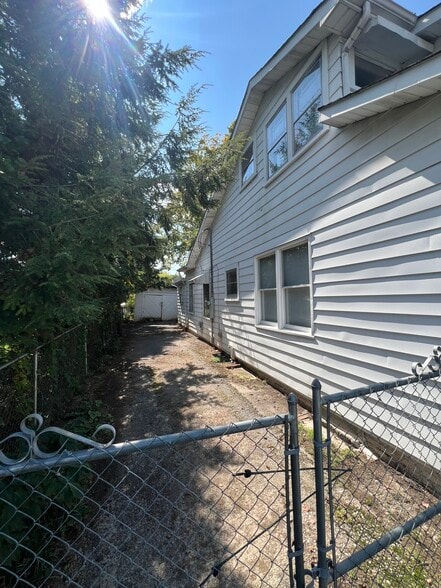 More Photos Of 615 S Washington St, Maryville Office For Sale