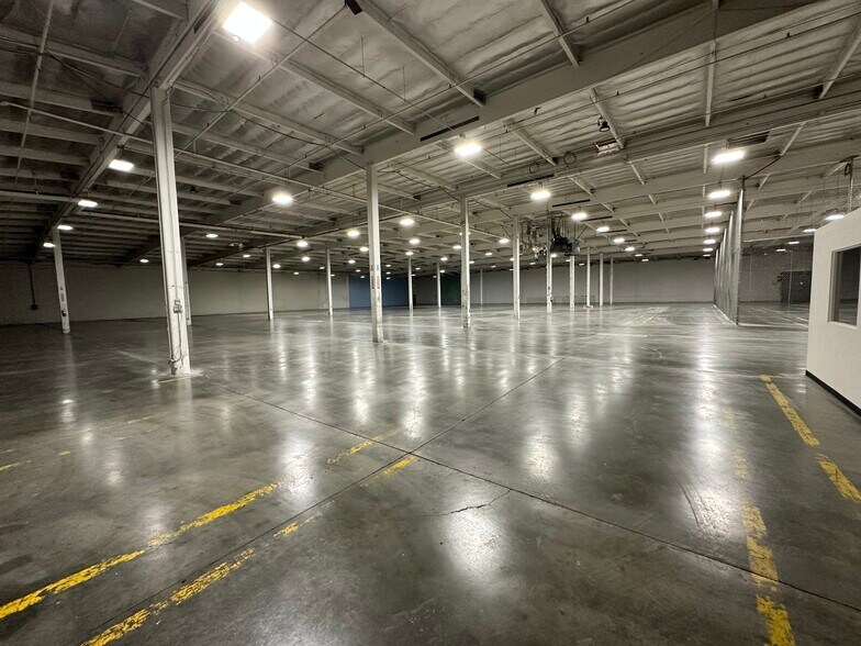 More Photos Of 21310-21314 Lassen St, Chatsworth Warehouse For Lease