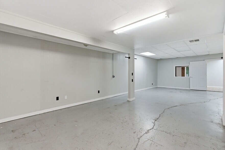More Photos Of 805 Main St, Cassville General Retail For Sale