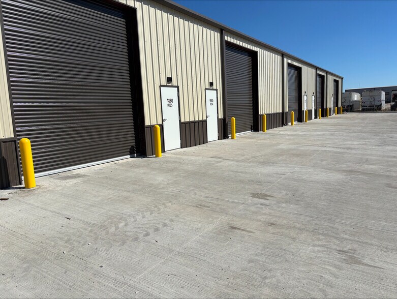 More Photos Of 1850 W Henderson Rd, Angleton Unknown For Lease