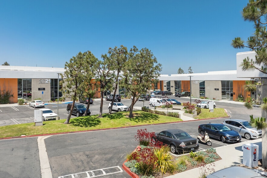 More Photos Of 2609-2627 Manhattan Beach Blvd, Redondo Beach Unknown For Lease