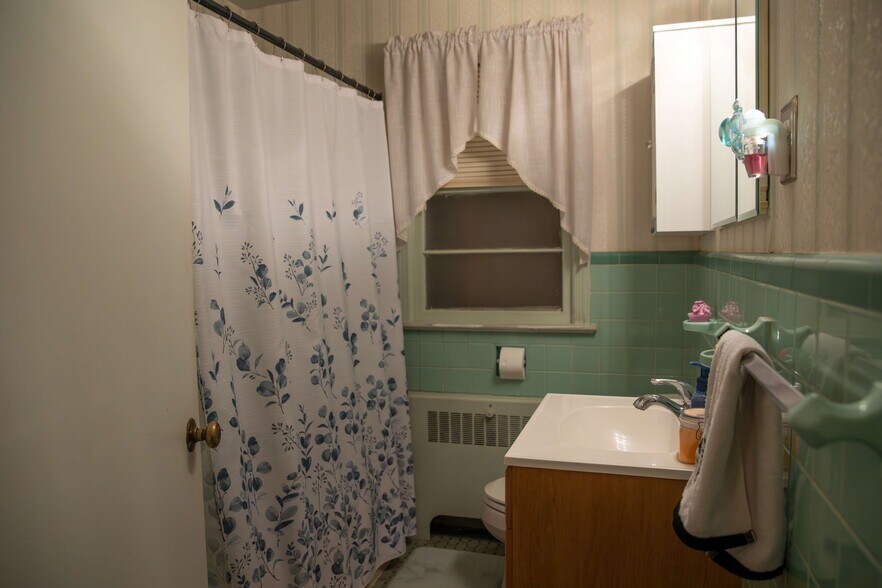 More Photos Of 719 S DuPont Blvd, Milford Flex For Sale