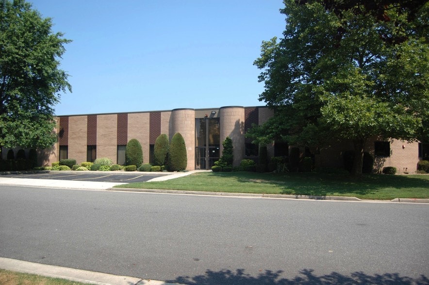 Primary Photo Of 60 Carolyn Blvd, Farmingdale Light Manufacturing For Sale