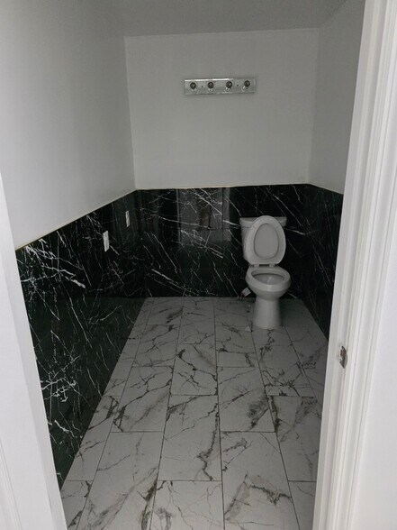 More Photos Of 983-985 Church St, Baldwin Storefront Retail Office For Lease