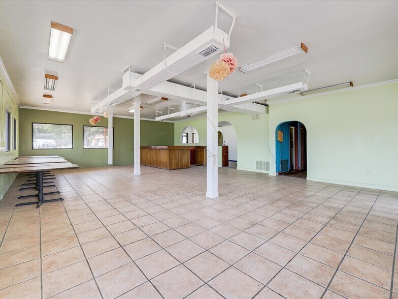 More Photos Of 1201 E Long Ave, Fort Worth General Retail For Sale