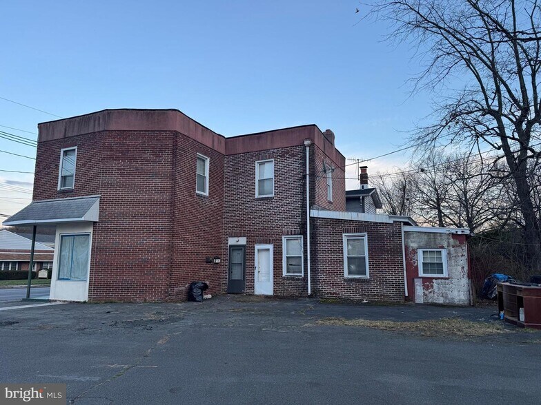 Primary Photo Of 2128 Spruce St, Trenton Storefront Retail Residential For Sale