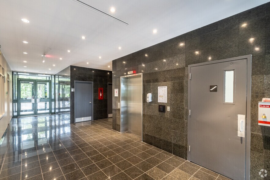 More Photos Of 204 Boul De Montarville, Boucherville Office For Lease