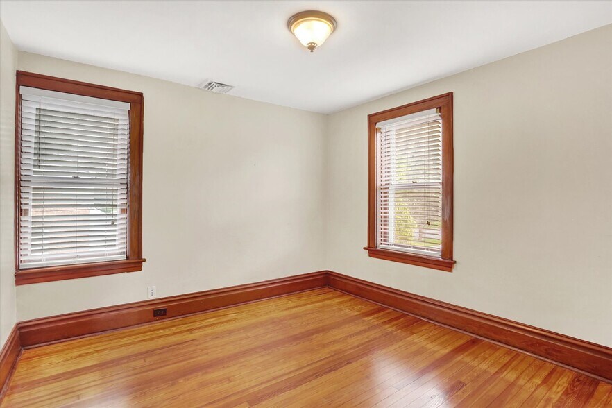 More Photos Of 27 S 34th St, Camp Hill Office For Lease