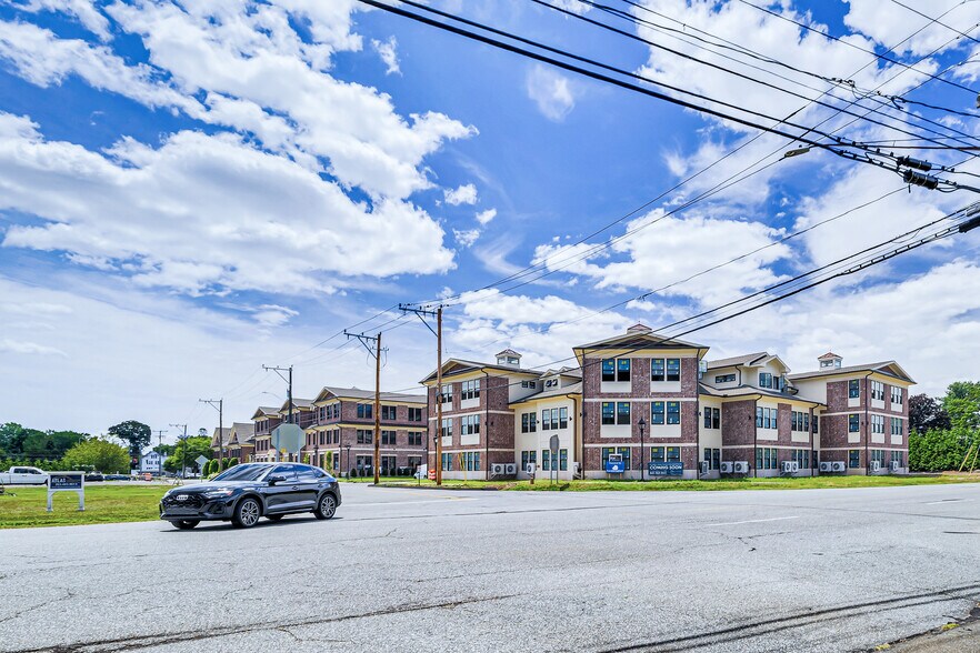 More Photos Of 93 Elm St, Old Saybrook Restaurant For Lease