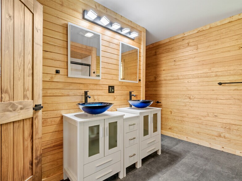 More Photos Of 137 Red Maple Ln, Burnsville Apartments For Sale