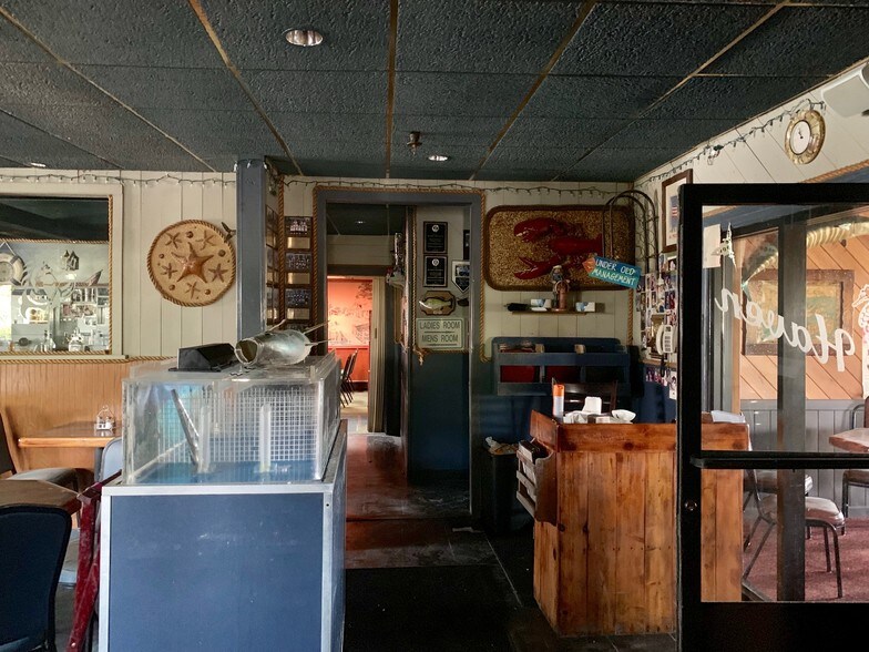 More Photos Of 101 Montauk Hwy, Lindenhurst Restaurant For Sale