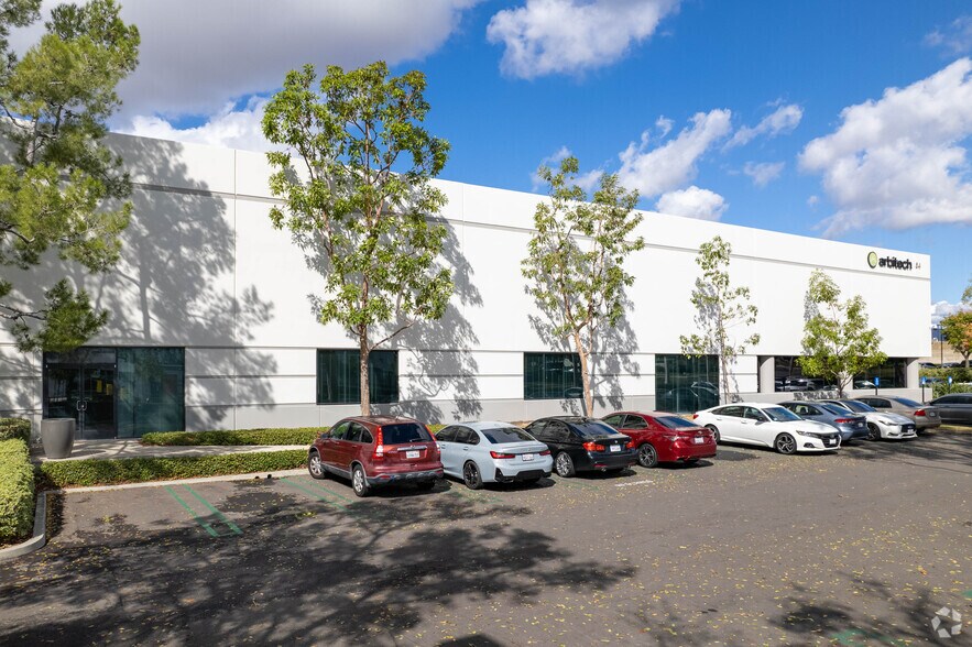 More Photos Of 72 Fairbanks, Irvine Manufacturing For Lease