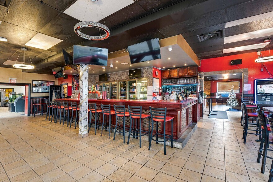 More Photos Of 231 St Paul St W, St Catharines General Retail For Sale