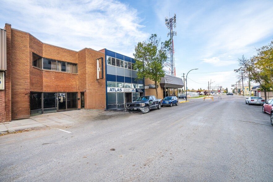 Primary Photo Of 5012 50 Av, Lloydminster General Retail For Sale