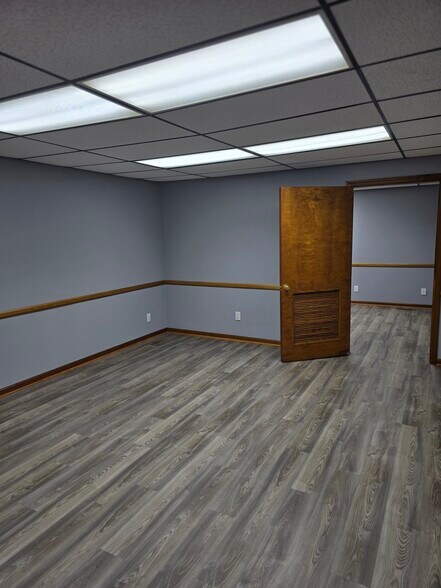 More Photos Of 112 E Dixon Blvd, Shelby Office For Lease