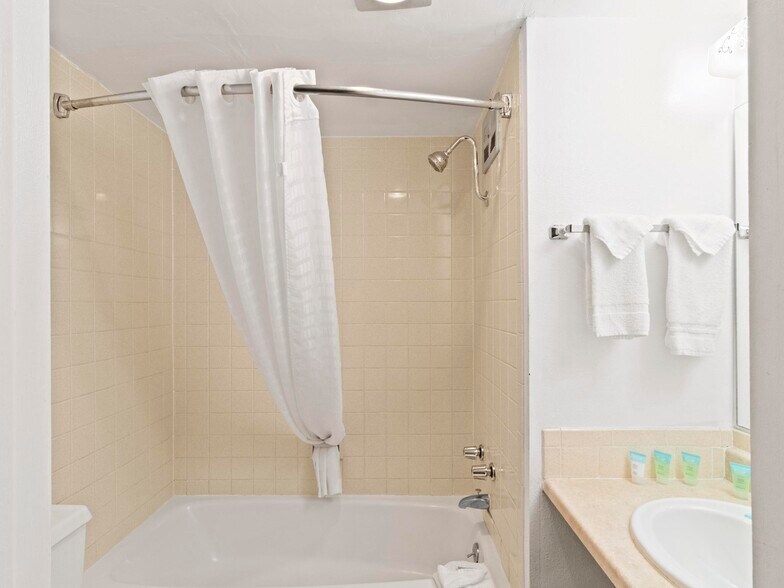 More Photos Of 100 W F St, Casper Hotel For Sale