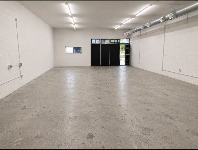 More Photos Of 2320 W Slauson Ave, Los Angeles Warehouse For Lease