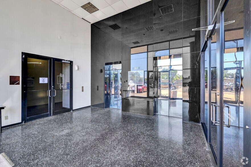 More Photos Of 213 W Southmore Ave, Pasadena Coworking Space