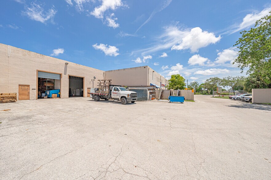 More Photos Of 1959 Dr Martin Luther King Jr Blvd, Pompano Beach Warehouse For Lease
