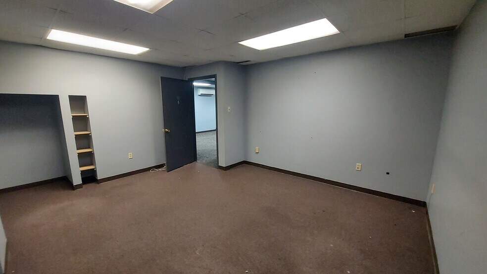 More Photos Of 581 W High St, Pottstown Service For Lease