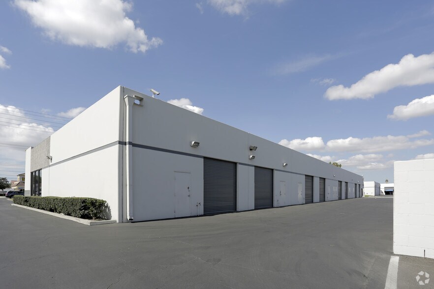 More Photos Of 13231-13245 Rosecrans Ave, Santa Fe Springs Showroom For Lease