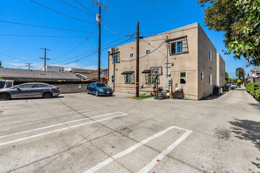 More Photos Of 814-816 1/2 W 47th St, Los Angeles Apartments For Sale