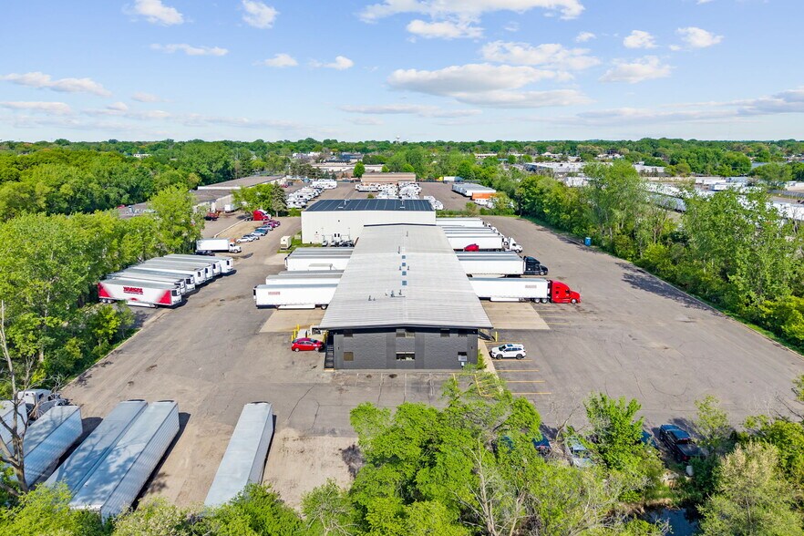 More Photos Of 8201 NE Hickory St, Minneapolis Truck Terminal For Sale