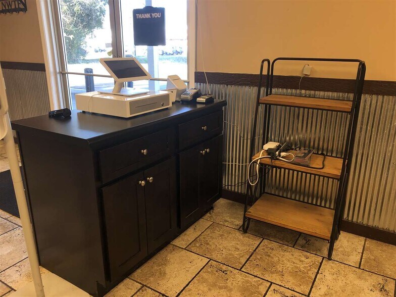 More Photos Of 675 S Main St, Brownsville Restaurant For Sale