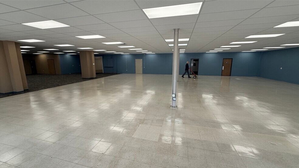 More Photos Of 1101 S Cliff Ave, Sioux Falls Freestanding For Lease