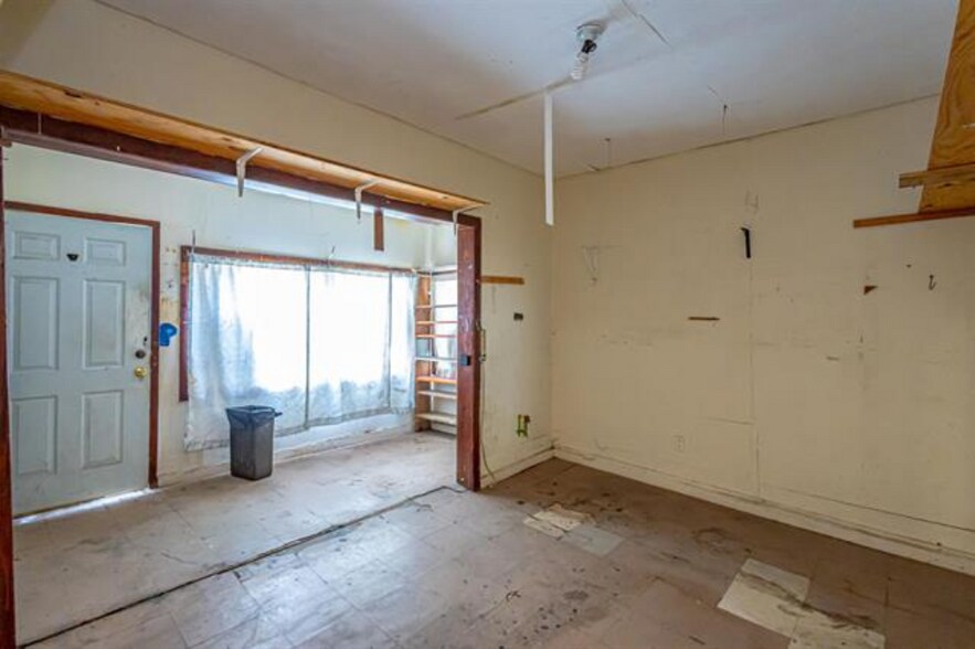 More Photos Of 1801 San Bernardo Ave, Laredo General Retail For Sale