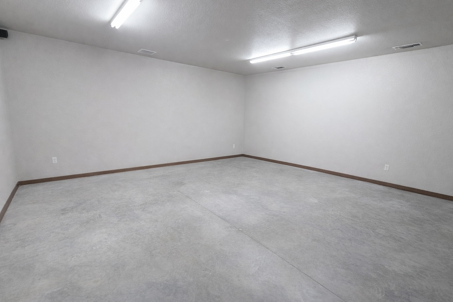More Photos Of 10400 W County Road 72, Midland Warehouse For Lease