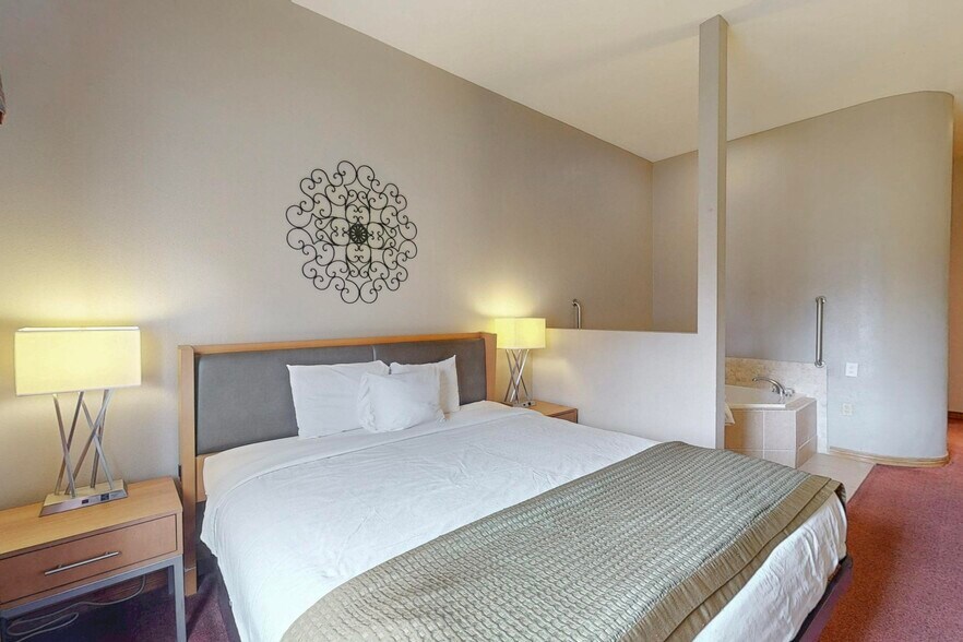 More Photos Of 5640 E Paisano Dr, El Paso Hotel For Sale