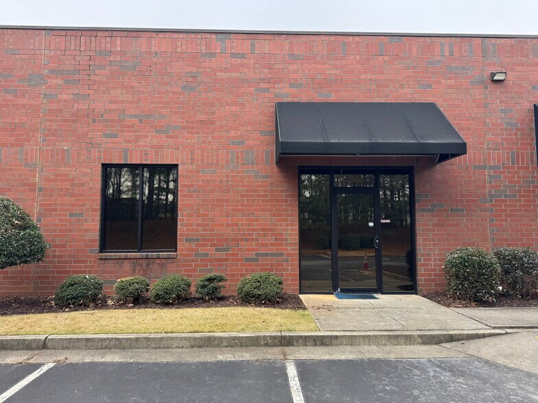 More Photos Of 6065 Parkway North Dr, Cumming Distribution For Lease