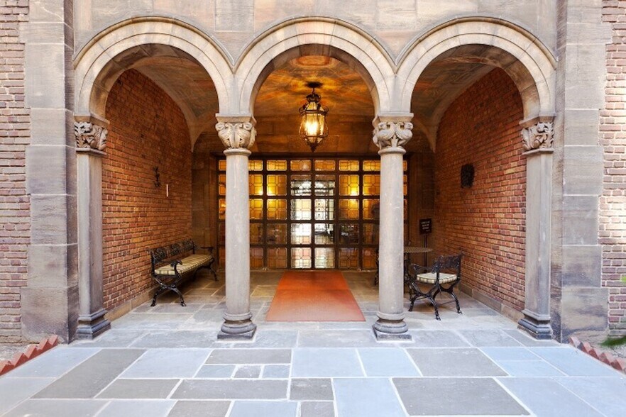 More Photos Of 115 E 67th St, New York Medical For Sale