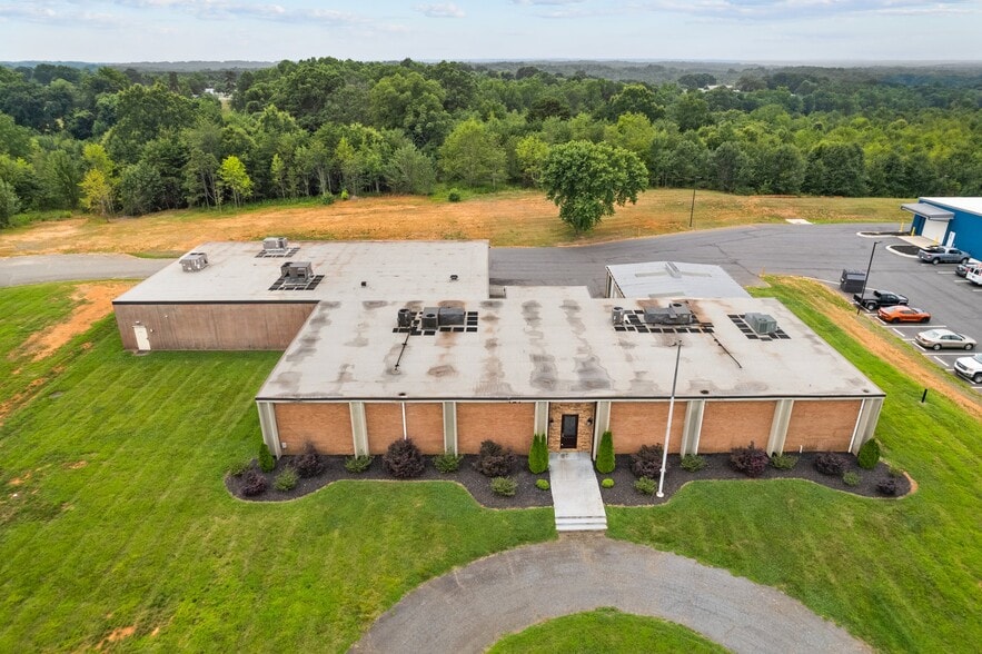 More Photos Of 157 Industrial Dr, King Warehouse For Lease