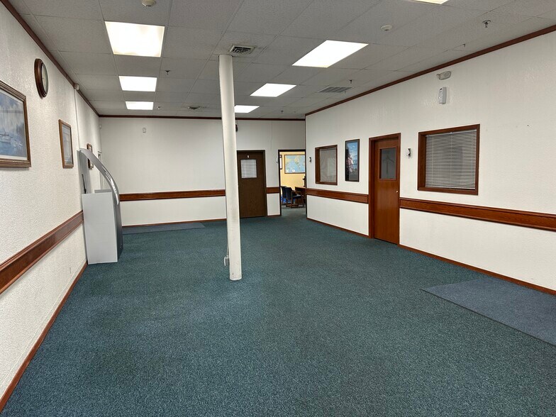 More Photos Of 3734 International Blvd, Brownsville Distribution For Sale