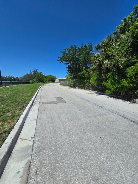 More Photos Of 27201 S Dixie Hwy, Homestead Land For Lease