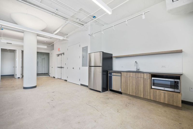 More Photos Of 315 Meserole St, Brooklyn Office For Lease
