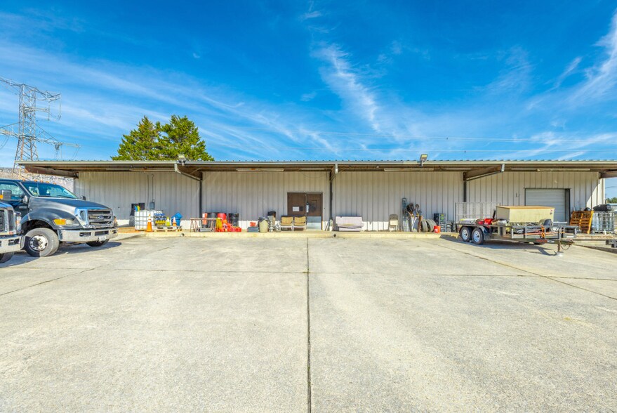 More Photos Of 218 Industrial Park Dr, Soddy Daisy Light Distribution For Sale